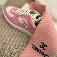 Chanel 粉紅布料運動鞋