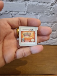 แผ่นเกม Nintendo 3ds เกม Pokemon Sun Zone Usa ใช้กับเครื่อง 3ds โซน Usa เป็นสินค้าของแท้มือสองสภาพสวย ไม่มีกล่องและคู่มือ มีแต่ตลับเกมใช้งานได้ตามปกติจัดเป็นสินค้าหายาก ขาย 990 บาท