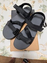 Teva 涼鞋