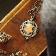 金銀寶貝 古董英國純銀雕花雙色盾牌項鍊懷錶鍊 墜子 N554