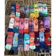 1 Pair of character thumb socks | ARD ARD