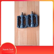 Small plastic bmx bicycle pedal