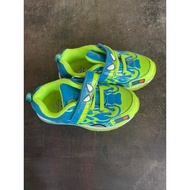 LIQUIDATION OF 3 YEAR OLD BOYS SHOES SIZE 26