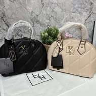 LYN Handbag กระเป๋าถือ ทรงโดม มีสายยาว ผู้ดีมากก ต้องมี Black 24*12*18cm