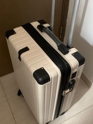 全新22吋行李箱，22吋白色登機行李喼，hand carry luggage，登機行李箱，手提喼