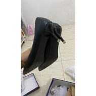 Secondhand xes shoes