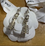 Chanel Earrings 耳環 羽毛 箭 feather 水鑽 穿耳 夾式
