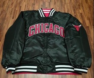 正品 NBA BULLS 公牛隊 雙面正反2穿 棒球外套 價格：$2080 帶走！尺寸：S胸圍124 衣長68M胸圍130 衣長70L胸圍136 衣長73XL胸圍142 衣長752XL胸圍148 衣長77