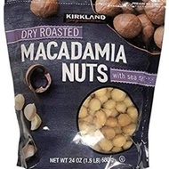 Kirkland Signature roasted shelled Macadamia nuts with sea salt Macadamia nuts 680GR bag
