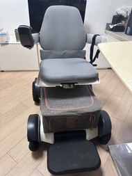 摺疊式電動輪椅