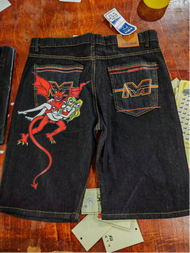 JNCO ลวดลาย เดนิม กางเกงขาสั้น High Street ฮิปฮอป สไตล์สําหรับผู้ชายและผู้หญิง ฤดูร้อน สีดำ เจ็ดฟุต 