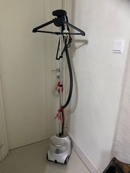 直立式蒸氣熨斗
