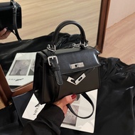 Túi Đeo Chéo Mini Kelly Bag 2024 Túi Vuông Nhỏ Thời Trang Thường Ngày Cho Nữ Túi Đeo Vai Mềm PU Khóa