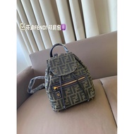 FENDI FENDI Presbyopic Backpack FENDI Backpack
Size 31 * 38