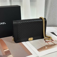 CHANEL Boy V紋牛皮WOC - 黑金