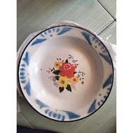 - 1 Lusin piring seng enamel motif bunga diameter 22 cm / piring jadul