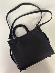 Coach Rogue 20 黑色手袋🎠