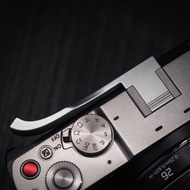 ที่จับนิ้วหัวแม่มือแบบ Hot Shoe สำหรับกล้อง Panasonic LUMIX S9 ทำจากอะลูมิเนียม ออกแบบตามหลักสรีรศาส