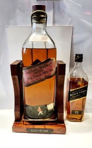 Johnnie Walker 4.5 Litre Bottle &amp; Wooden Swing Dispensing Stand 未開 連原裝木座