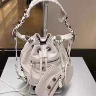 FB6 Foreign Trade Female Bag Shoulder Fashionable Versatile Liuding Bucket Messenger Locomotive Hong