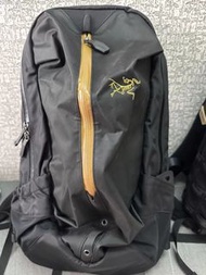 🔥Arcteryx ARRO始祖鳥 22 运动休闲都市徒步旅行日用 收纳包书包背包双肩包 男女同款 黑金24K