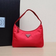 PRADA Hobo腋下包紅色尼龍銀扣肩背包