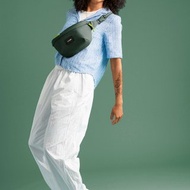 Pacsafe GO | 五道安全防盜 隨行 斜背胸包 2.5L 綠色 #35100