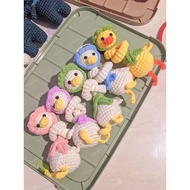 LITTLE DUCKY Cute long-neck knitted duck doll in soft pastel colors