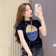 Áo Thun Nữ Dáng Ôm 35 đến 55kg Tay Ngắn Chữ Loang Dập Nổi (Mã B30 Huge Tròn)