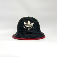 Gucci 黑羊皮聯名Adidas漁夫帽