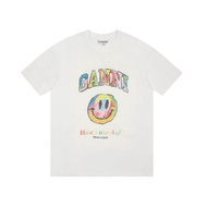 Ganniสติ๊กเกอร์ผู้ชายและผู้หญิงเสื้อยืดแขนสั้นอเนกประสงค์ลำลองลายการ์ตูนใหม่ฤดูร้อนแบบเกาหลี