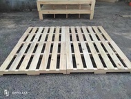 Giường palet gỗ thông