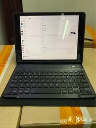 Ipad  7 th Gen 32GB  with keyboard