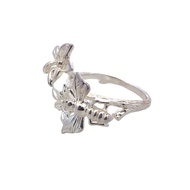 R64896 2 FLOWER .1 BEE RING
