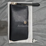 Tory Burch Robinson Passport Wallet - Black - Preloved