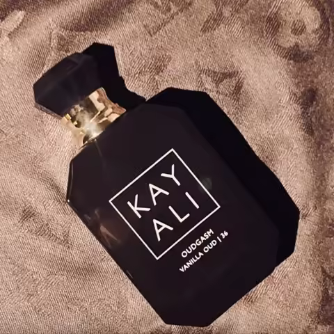 KAYALI 100ml Women's Eau de Toilette is an elegant charming and long-lasting fragrance series with f