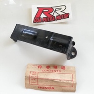 Iron plate clamp clamp bracket bracket bracket belt hook battery lock acu honda c50 c70 c90 c700 c80