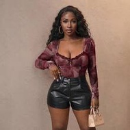 บอดี้สูทผู้หญิงแขนยาวคอเหลี่ยมตกแต่งลูกไม้ลาย Sfumato พิมพ์ลายลำลองใหม่