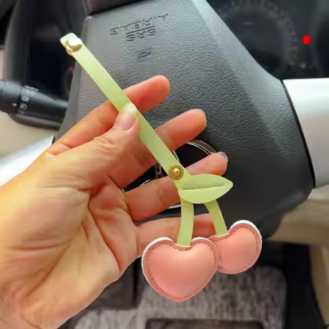 Lovely PU Leather Keychain Car Keyring Cartoon PU Leather Hanger Fashion Love Bag Pendant Bag Orname