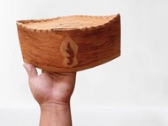 Peci kulit kayu habib bahar motif kujang terompah