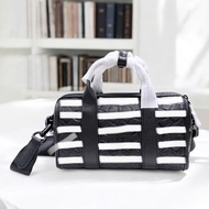 C**a**ch Gotham Duffle 24 youthful men's crossbody bag