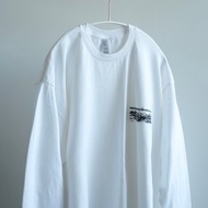 loose-fitting silhouette / long sleeve t-shirt / white / unisex