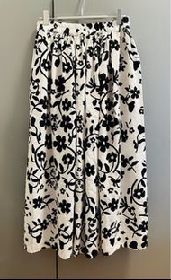 日本品牌 Northern Truck 黑白花朵棉麻半截裙