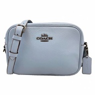 【全新】COACH 經典LOGO素面牛皮斜背相機包(霧藍)