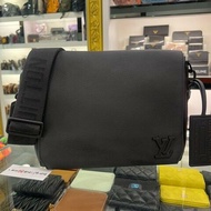 東區正精品㊣LV Takeoff M57080 黑色牛皮黑字方型吸釦式翻蓋肩背包斜背包男包 RZ6551