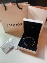 Pandora 經典手鍊含扣子