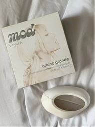 Ariana Grande Mod Vanilla & Blush Perfumes 香水