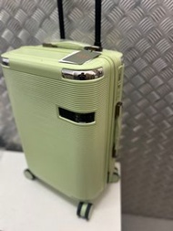 可上廉航：Elle 20 吋高端行李箱；Elle 20 inch luggage for handcarry 56 x 35 x 22cm
