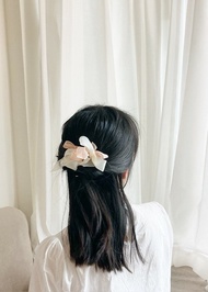 【原創 手工 】蝦玉粉 白色 花型 扁咀 髮夾 啞光