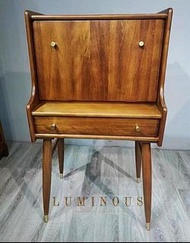 法式中古Vintage丹麥懷舊設計主義超靚型格小戶型全實木 型格多功能人性化設計實翻蓋化妝枱,工作枱. 巧妙創意設計,慳位又實用.翻蓋設計,一拉櫃面,即可變身一張工作枱,有埋化妝鏡.,做小書枱又得,做